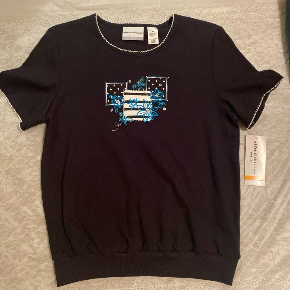 Alfred Dunner NWT Black Top with White Lace Trim Embroidery Petite Small